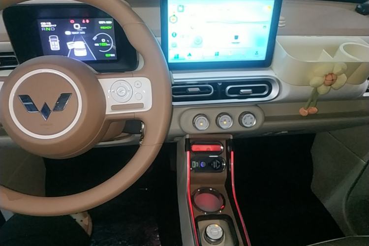 Used Wuling Hongguang MINIEV 2024 3rd Generation 215km Youth Edition Center Console