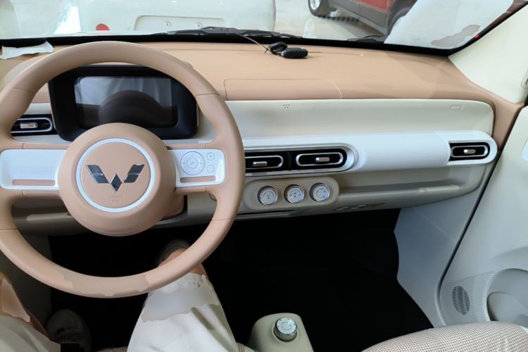 Used Wuling Hongguang MINIEV 2024 3rd Generation 215km Youth Edition Center Console