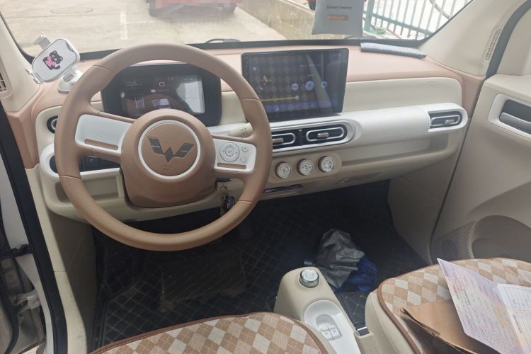 Used Wuling Hongguang MINIEV 2024 3rd Generation 215km Youth Edition Center Console