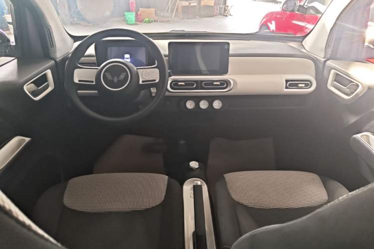 Used Wuling Hongguang MINIEV 2024 3rd Generation 170 km Center Console