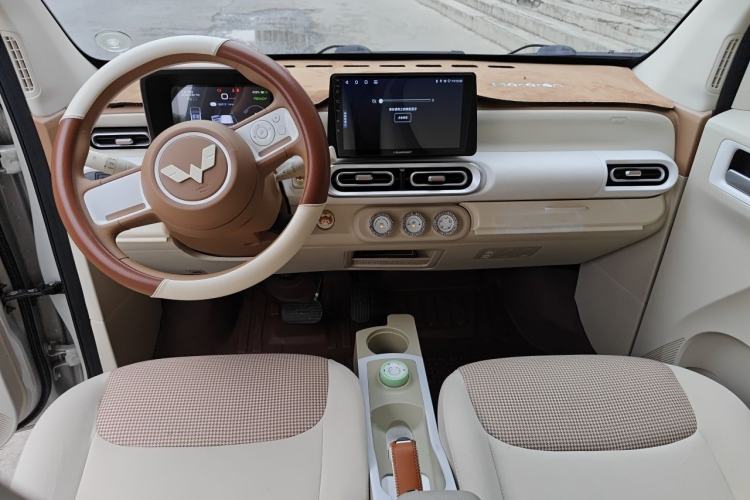 Used Wuling Hongguang MINIEV 2024 3rd Generation 215km Youth Edition Center Console