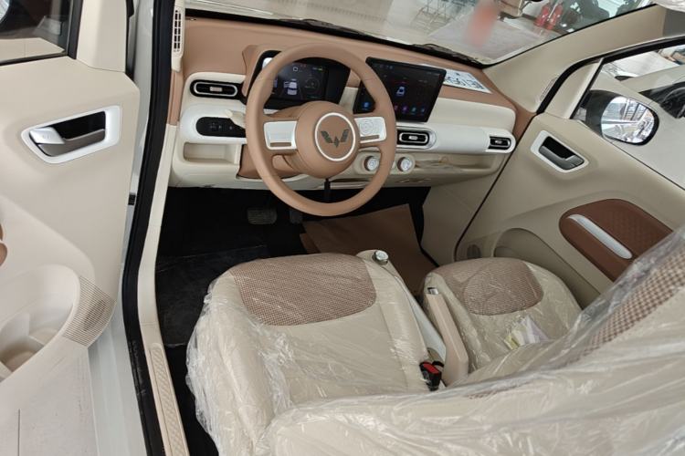Used Wuling Hongguang MINIEV 2024 3rd Generation 215km Youth Edition Center Console