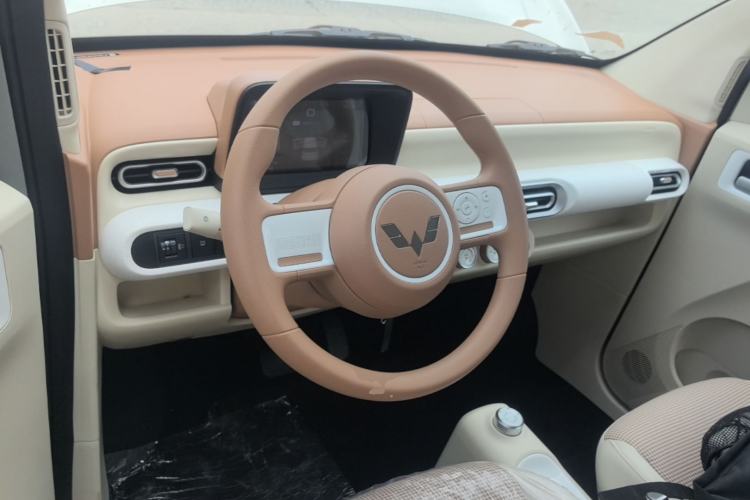Used Wuling Hongguang MINIEV 2024 3rd Generation 215km Youth Edition Center Console