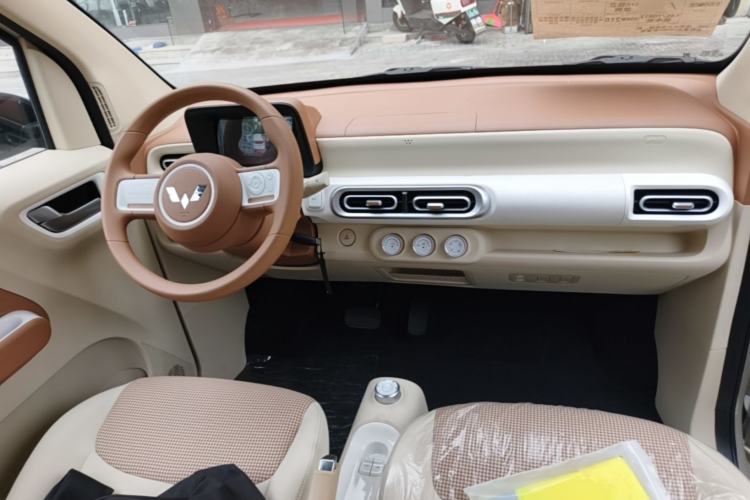 Used Wuling Hongguang MINIEV 2024 3rd Generation 215km Youth Edition Center Console