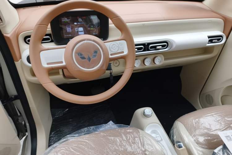 Used Wuling Hongguang MINIEV 2024 3rd Generation 215km Youth Edition Center Console