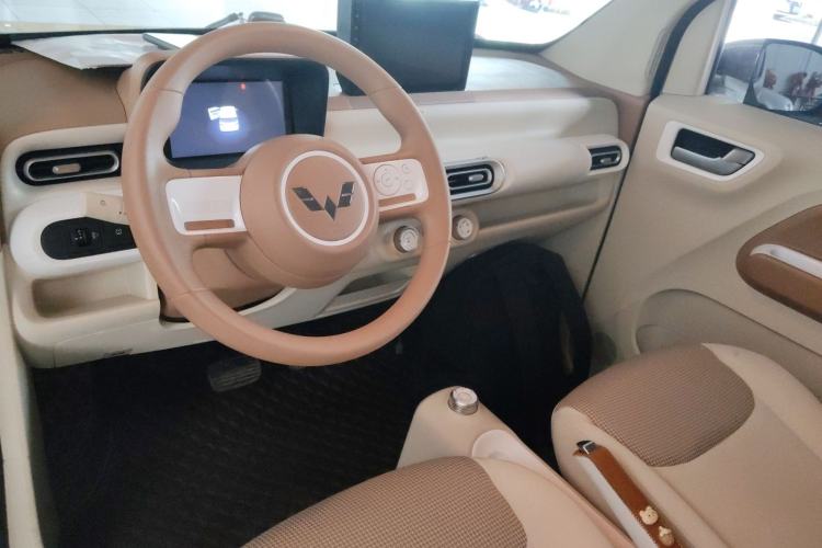 Used Wuling Hongguang MINIEV 2024 3rd Generation 215km Youth Edition Center Console