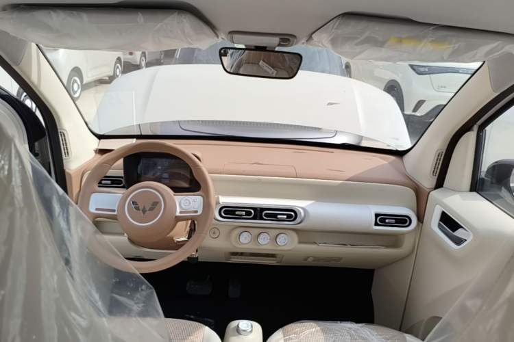 Used Wuling Hongguang MINIEV 2024 3rd Generation 215km Youth Edition Center Console