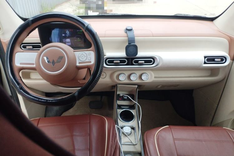 Used Wuling Hongguang MINIEV 2024 3rd Generation 215km Youth Edition Center Console
