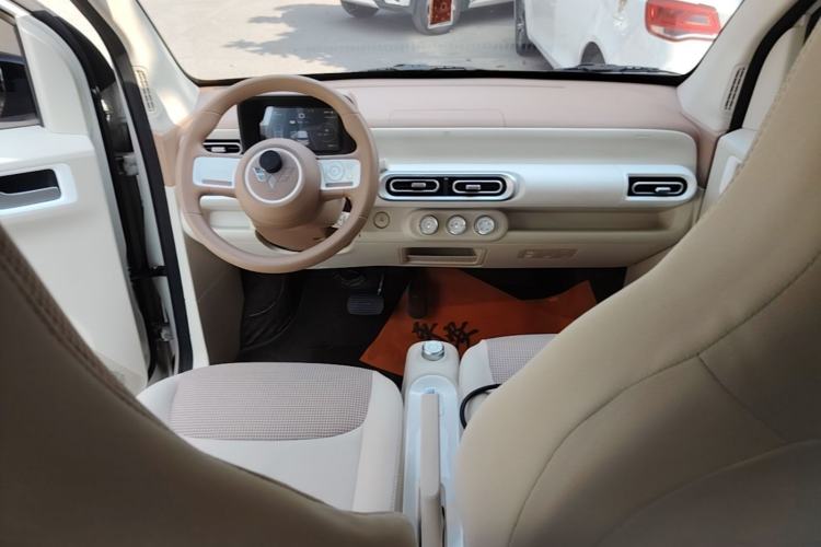 Used Wuling Hongguang MINIEV 2024 3rd Generation 215km Youth Edition Center Console