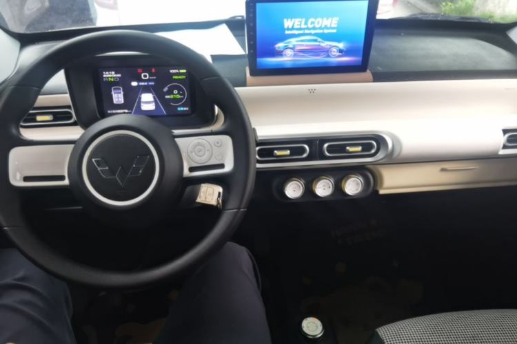 Used Wuling Hongguang MINIEV 2024 3rd Generation 215km Youth Edition Center Console
