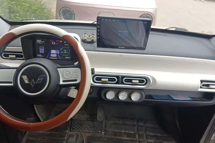 Used Wuling Hongguang MINIEV 2024 3rd Generation 215km Youth Edition Center Console