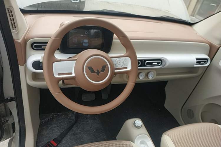Used Wuling Hongguang MINIEV 2024 3rd Generation 215km Youth Edition Center Console