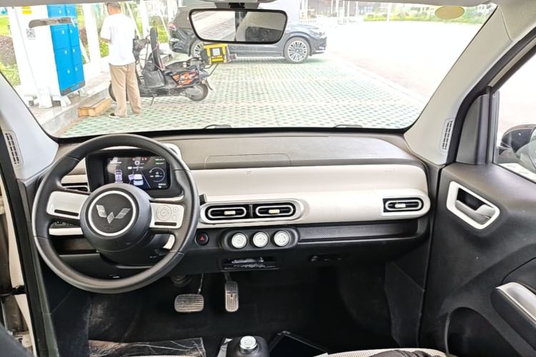 Used Wuling Hongguang MINIEV 2024 3rd Generation 215km Youth Edition Center Console