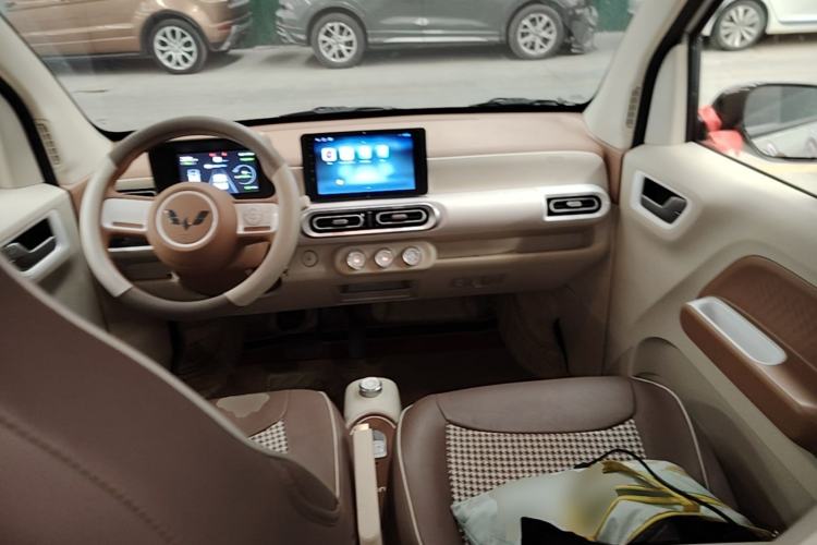 Used Wuling Hongguang MINIEV 2024 3rd Generation 215km Youth Edition Center Console
