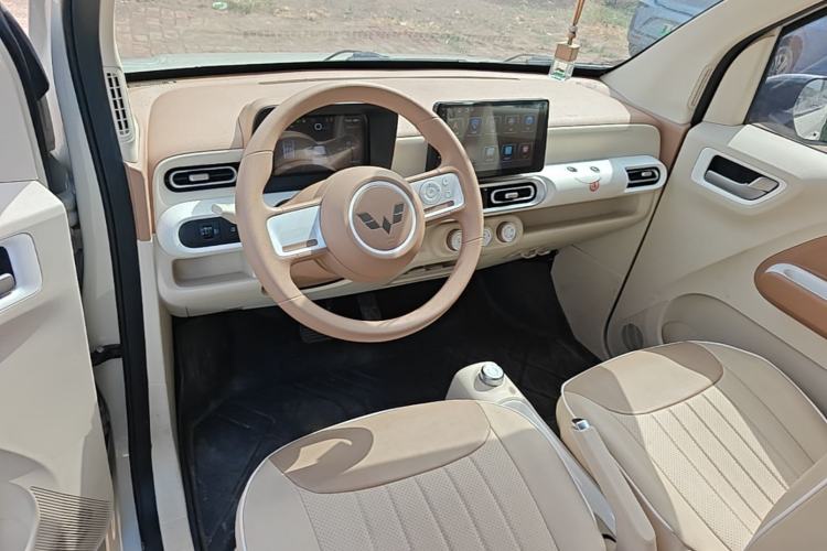 Used Wuling Hongguang MINIEV 2024 3rd Generation 215km Youth Edition Center Console