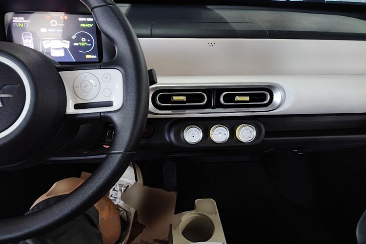 Used Wuling Hongguang MINIEV 2024 3rd Generation 215km Youth Edition Center Console