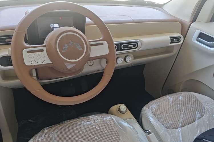 Used Wuling Hongguang MINIEV 2024 3rd Generation 215km Youth Edition Center Console