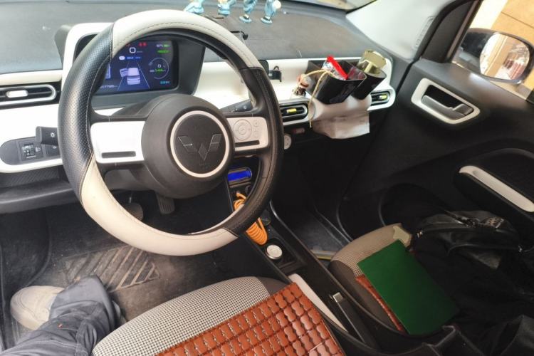 Used Wuling Hongguang MINIEV 2024 3rd Generation 215km Youth Edition Center Console