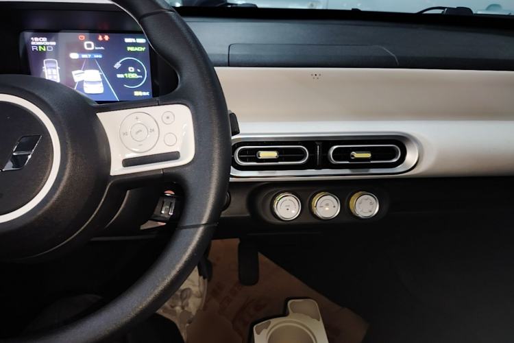 Used Wuling Hongguang MINIEV 2024 3rd Generation 215km Youth Edition Center Console