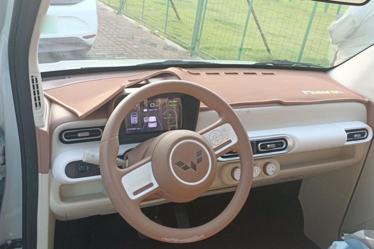 Used Wuling Hongguang MINIEV 2024 3rd Generation 215km Youth Edition Center Console