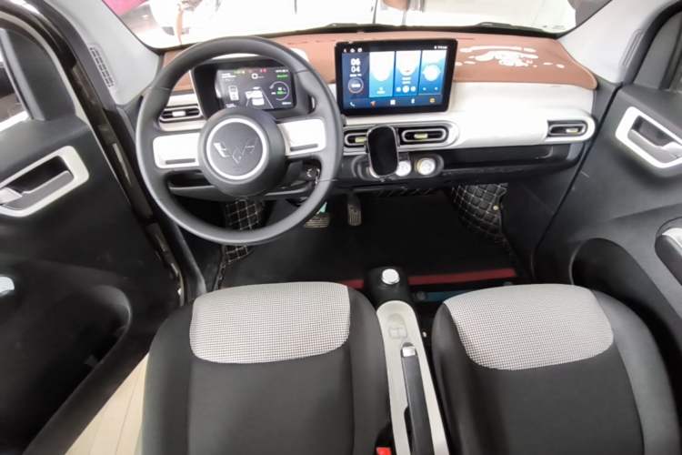 Used Wuling Hongguang MINIEV 2024 3rd Generation 215km Youth Edition Center Console
