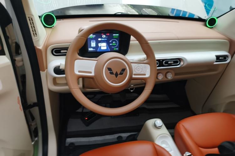 Used Wuling Hongguang MINIEV 2024 3rd Generation 215km Youth Edition Center Console