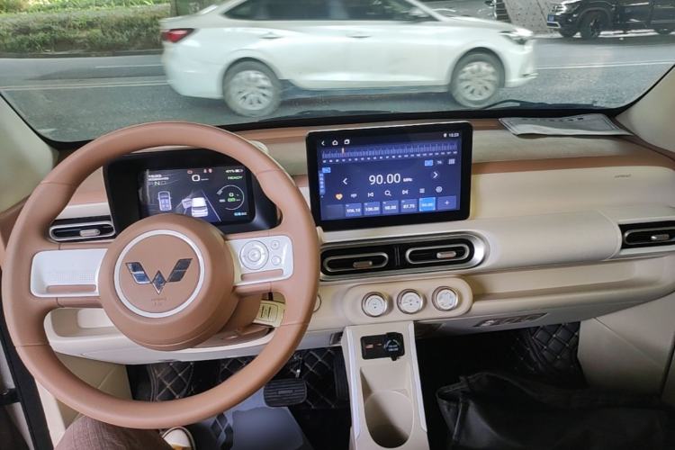 Used Wuling Hongguang MINIEV 2024 3rd Generation 215km Youth Edition Center Console