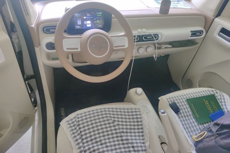 Used Wuling Hongguang MINIEV 2024 3rd Generation 215km Youth Edition Center Console