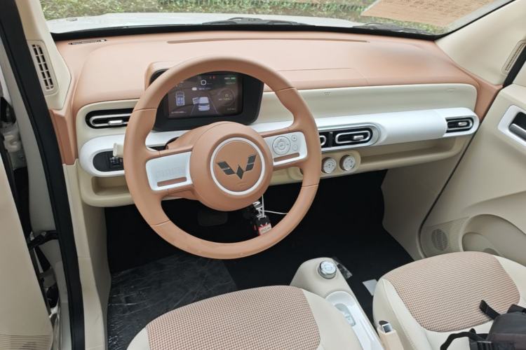 Used Wuling Hongguang MINIEV 2024 3rd Generation 215km Youth Edition Center Console