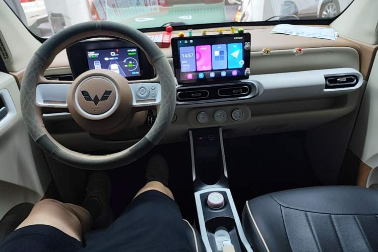 Used Wuling Hongguang MINIEV 2024 3rd Generation 215km Youth Edition Center Console