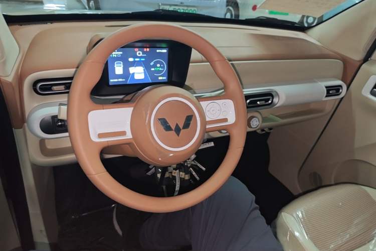 Used Wuling Hongguang MINIEV 2024 3rd Generation 215km Youth Edition Center Console