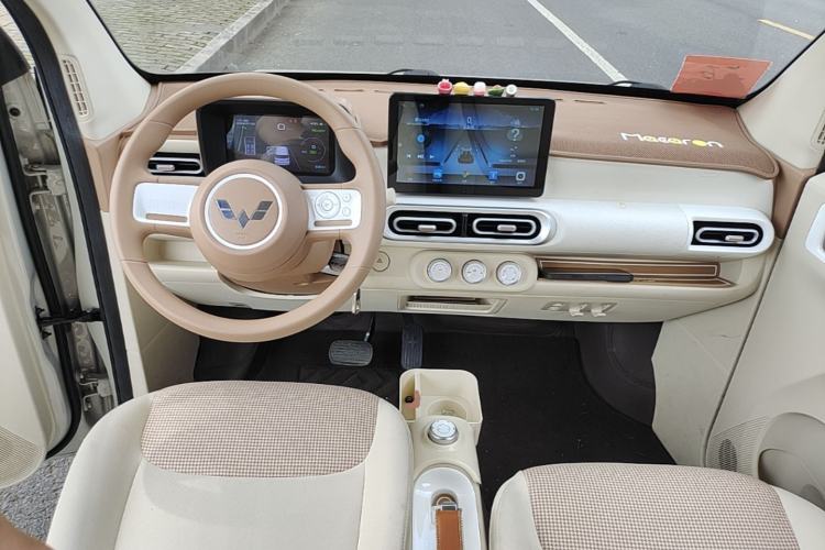 Used Wuling Hongguang MINIEV 2024 3rd Generation 215km Youth Edition Center Console