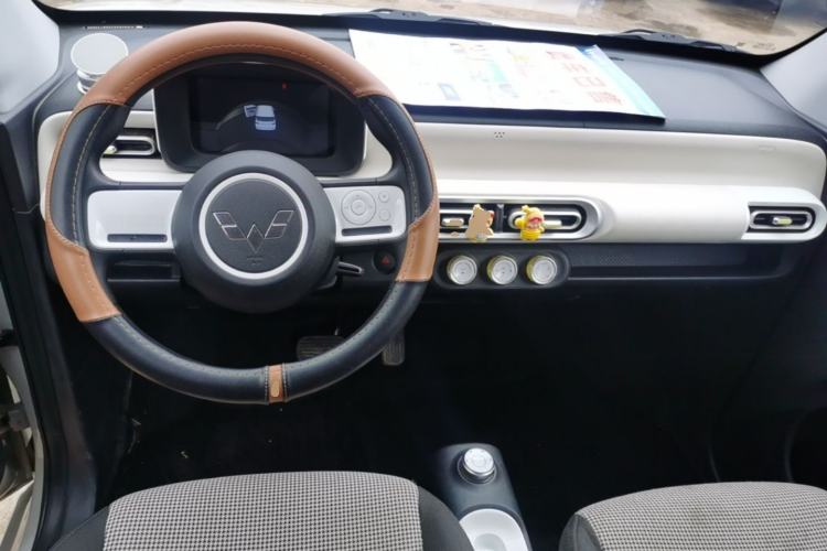 Used Wuling Hongguang MINIEV 2024 3rd Generation 215km Youth Edition Center Console