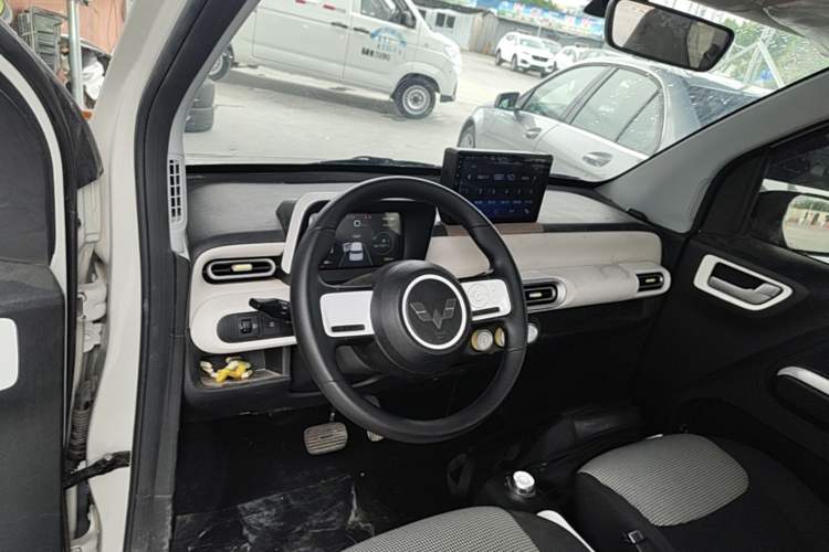 Used Wuling Hongguang MINIEV 2024 3rd Generation 215km Youth Edition Center Console