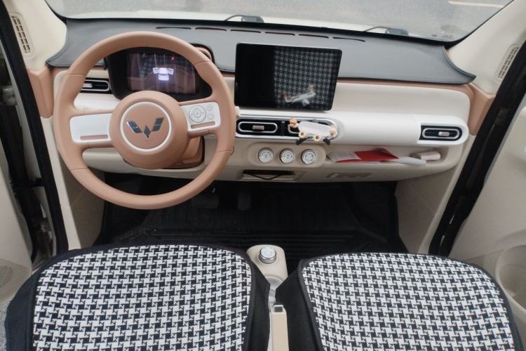 Used Wuling Hongguang MINIEV 2024 3rd Generation 215km Youth Edition Center Console