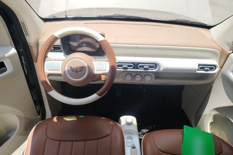 Used Wuling Hongguang MINIEV 2024 3rd Generation 215km Youth Edition Center Console