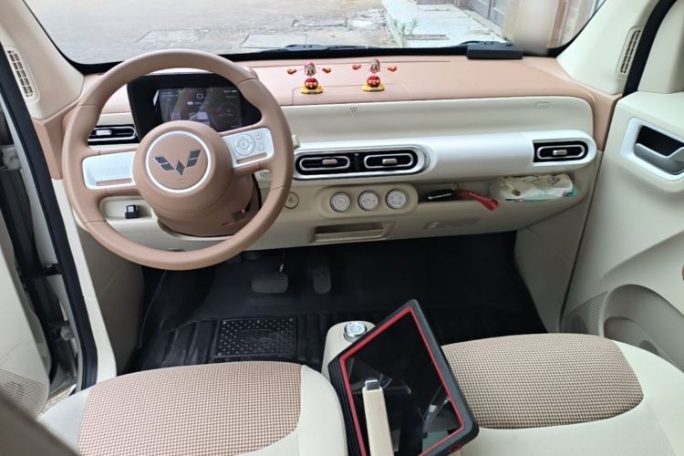 Used Wuling Hongguang MINIEV 2024 3rd Generation 215km Youth Edition Center Console
