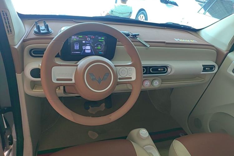 Used Wuling Hongguang MINIEV 2024 3rd Generation 215km Youth Edition Center Console