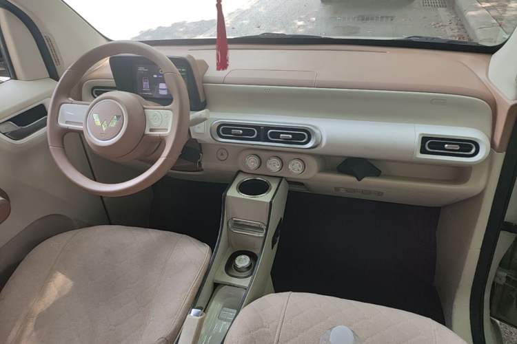 Used Wuling Hongguang MINIEV 2024 3rd Generation 215km Youth Edition Center Console