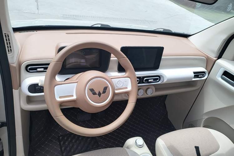 Used Wuling Hongguang MINIEV 2024 3rd Generation 215km Advanced Version Center Console