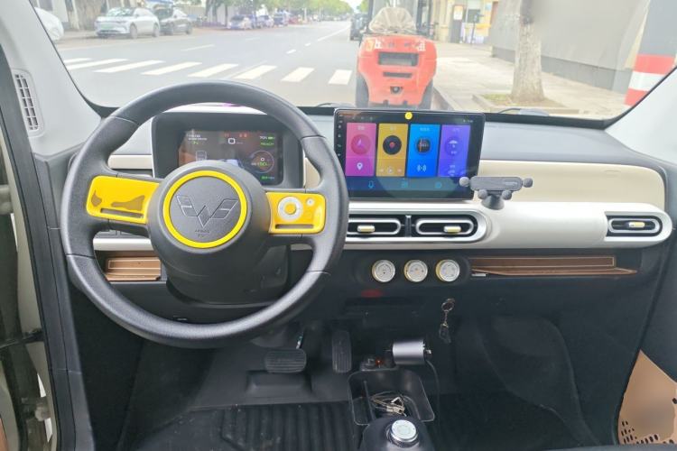 Used Wuling Hongguang MINIEV 2024 3rd Generation 215km Youth Edition Center Console