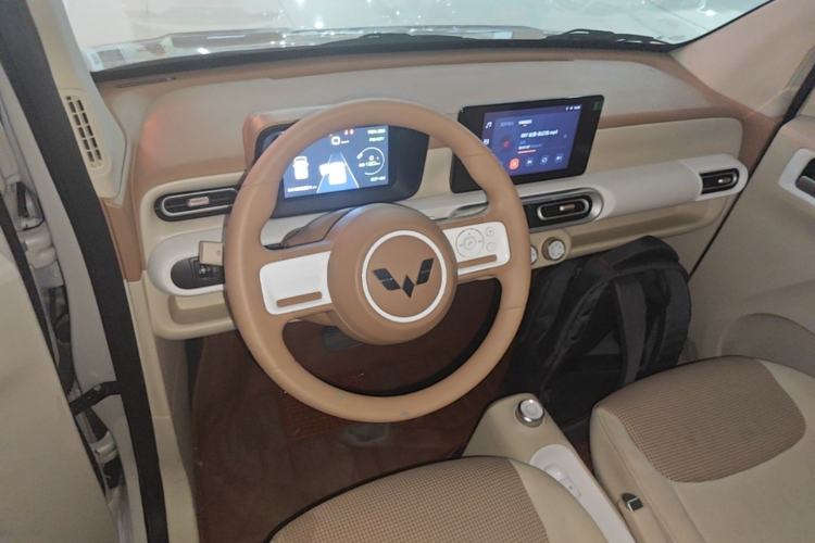 Used Wuling Hongguang MINIEV 2024 3rd Generation 215km Youth Edition Center Console