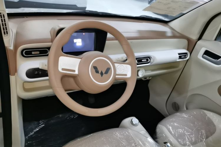 Used Wuling Hongguang MINIEV 2024 3rd Generation 215km Youth Edition Center Console