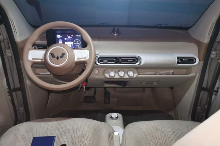 Used Wuling Hongguang MINIEV 2024 3rd Generation 215km Youth Edition Center Console