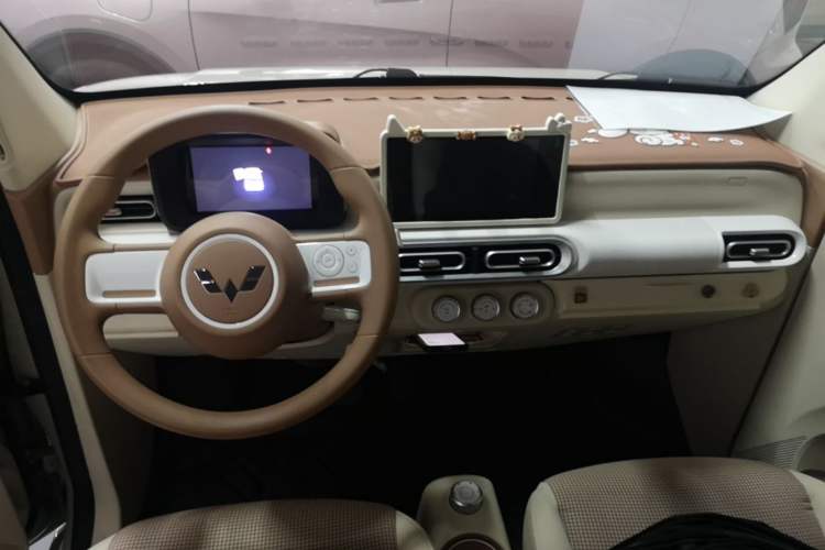 Used Wuling Hongguang MINIEV 2024 3rd Generation 215km Advanced Version Center Console
