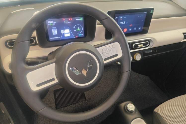 Used Wuling Hongguang MINIEV 2024 3rd Generation 170 km Center Console