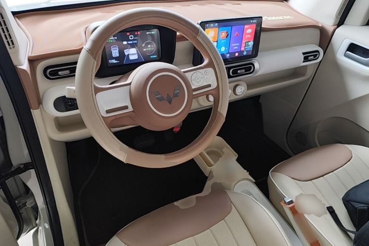 Used Wuling Hongguang MINIEV 2024 3rd Generation 215km Youth Edition Center Console