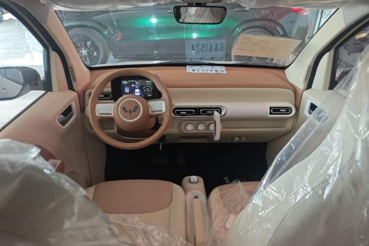 Used Wuling Hongguang MINIEV 2024 3rd Generation 215km Youth Edition Center Console