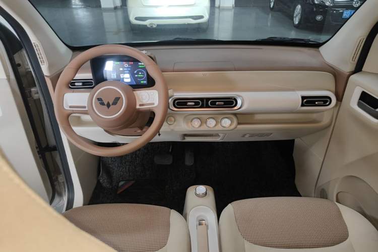 Used Wuling Hongguang MINIEV 2024 3rd Generation 215km Youth Edition Center Console