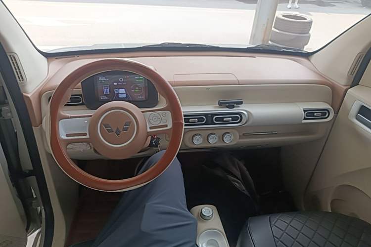Used Wuling Hongguang MINIEV 2024 3rd Generation 215km Youth Edition Center Console